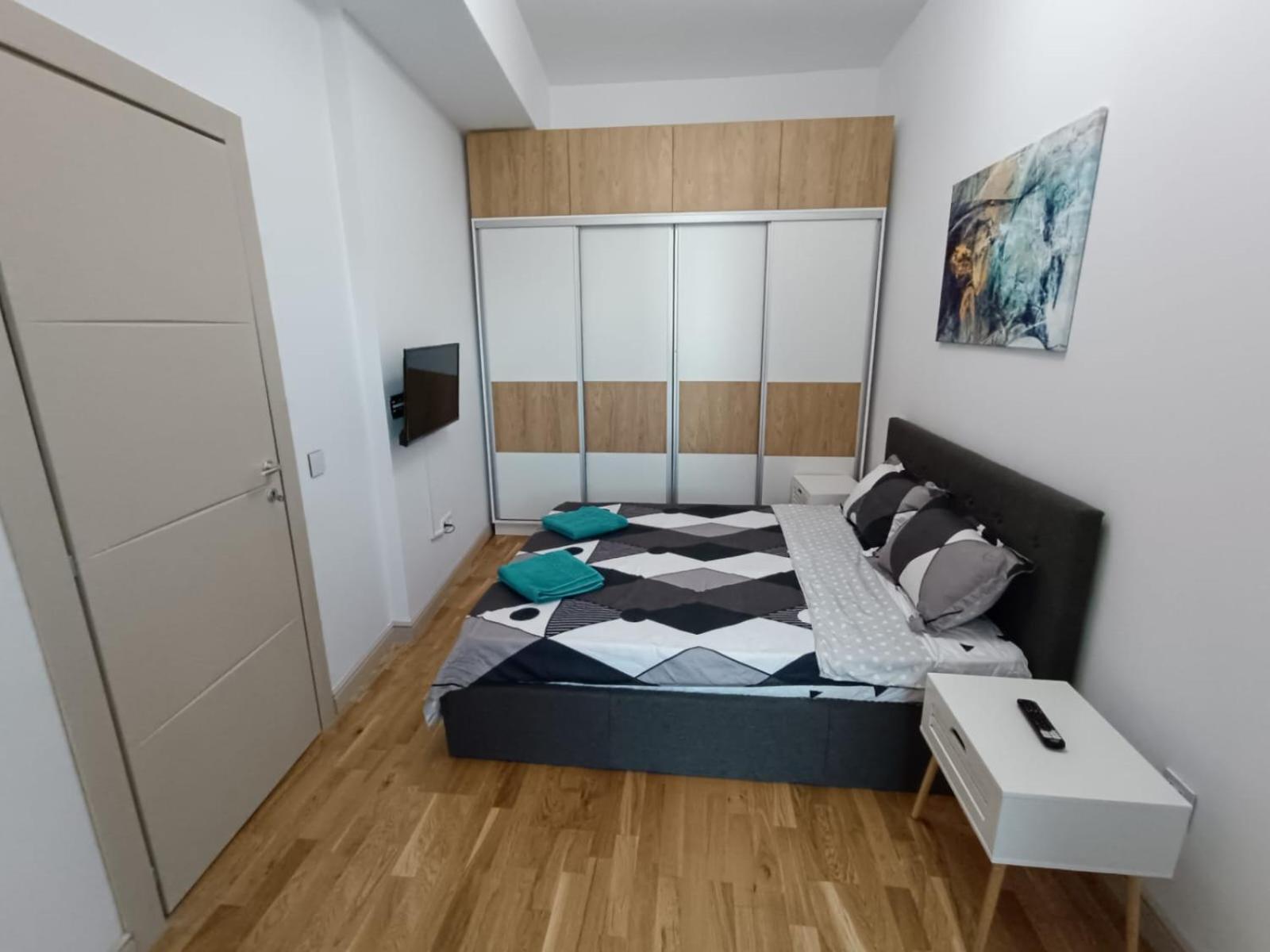 Near Airport 2 Rooms Apartments In Himson Iasi Exterior photo